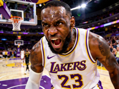 NBA球星勒布朗·詹姆斯比赛中的霸气表情